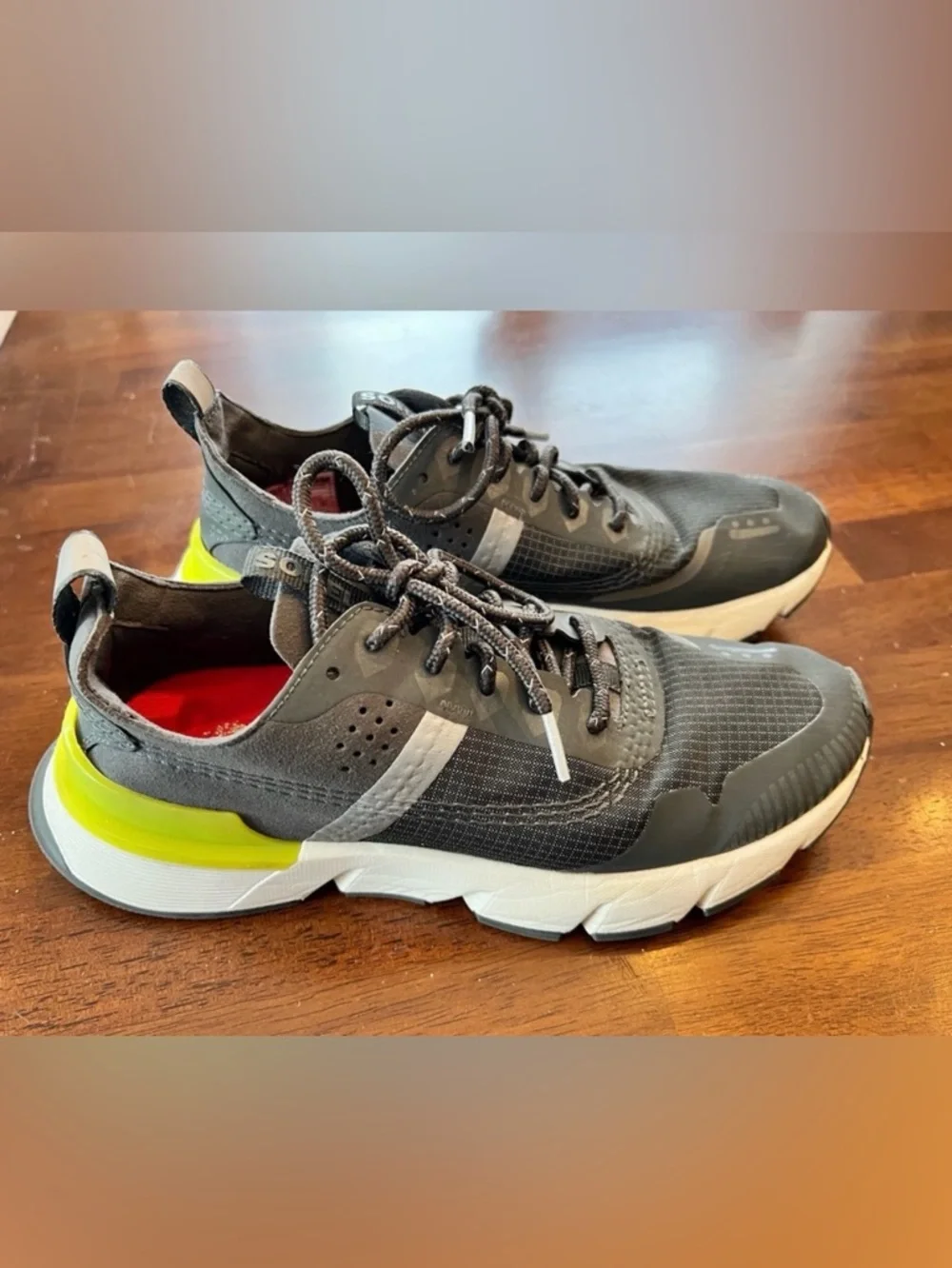Sorel tennis shoes‎
